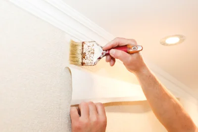 Pose de papier peint à Molamboz — revêtements muraux et toiles de verre